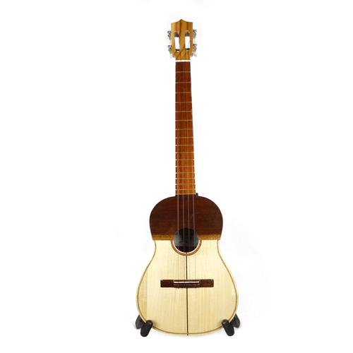 Cuatro tradicional El Torrense, instrumento musical venezolano con 17 trastes de madera de cedro y pino